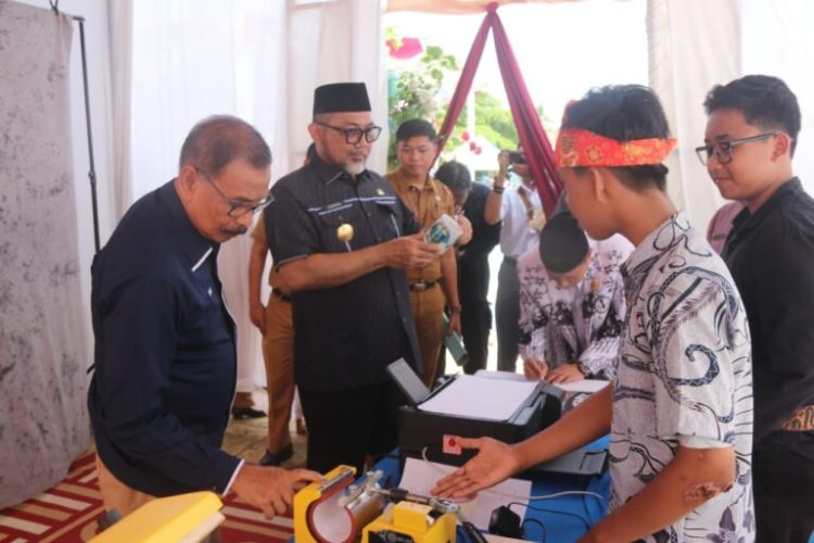 Pjs. Gubernur Jambi saat Menghadiri Kegiatan Pentas Seni Pelajar XIlI (Ke-13) SMK PGRI 2 Kota Jambi/ Dok.Ist
