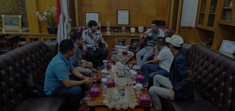 Ketua DPRD Provinsi Jambi Tengah Berdiskusi dengan Sejumlah Pimpinan Media Masa, Senin, (11/11). Dok/Ist