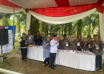Gubernur Jambi Nyoblos di TPS 14 Kelurahan Alam Barajo, Rabu (27/11). Dok/Ist