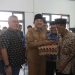 Bupati Anwar Sadat Menyerhkan Bantuan untuk Warga Seberang Kota, (17/12). /Dok/Ist