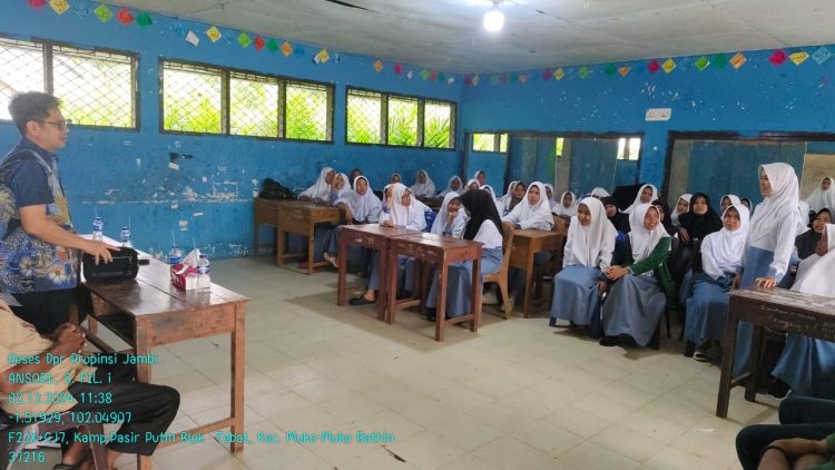 Anggota DPRD Provinsi Jambi, Ansori Memotivasi Siswa SMA saat Reses di Kabupaten Bungo, Selasa (03/12). /Dok/Ist
