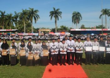 Gubernur Jambi Foto Bersama Usai Upacara Peringatan Hari Guru ke-79 Tahun, (8/12/2024). /Dok/Ist