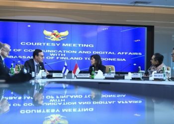 Menkomdigi, Muetya Hafid tengah Berbincang dengan Dubes Finlandia (30/11). /Dok/Ist