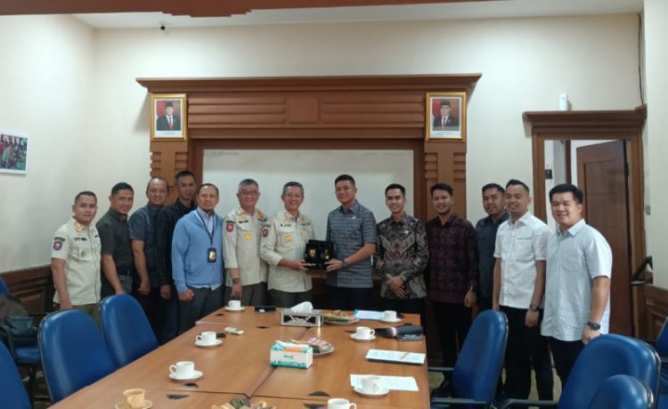 Ketua bersama Anggota Komisi l DPRD Provinsi Jambi saat Berkunjung ke Kantor Satpol-PP Provinsi Jawa Barat. /Dok/Ist