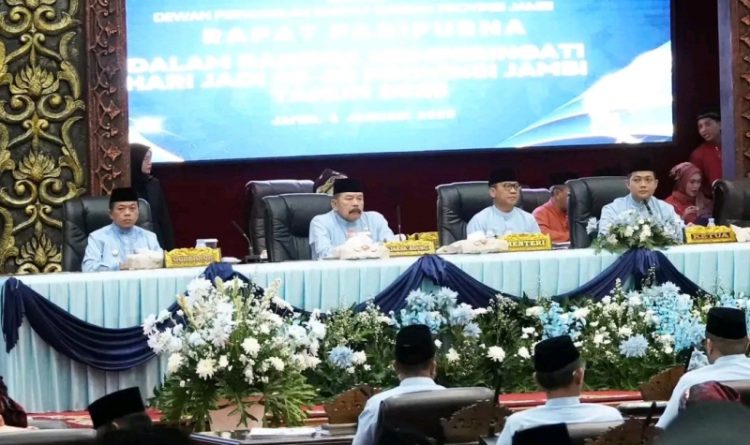 Paripurna HUT ke-68 Provinsi Jambi di Gedung DPRD Provinsi Jambi, Senin (6/1). / Foto/ist