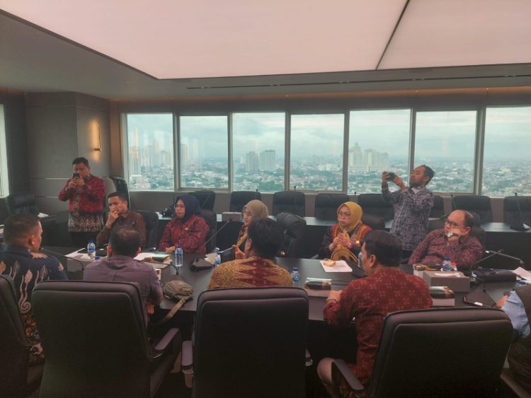 Pimpinan dan Anggota DPRD Jambi saat Berdiskusi dengan Pihak DPR-RI, Rabu (22/01). /Dok/Ist