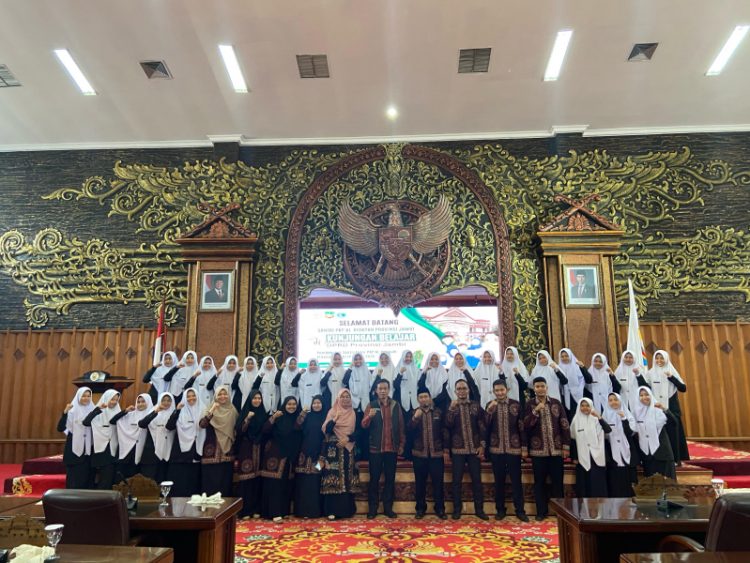 Kunjungan Santri PKP Al Hidayah Jambi ke DPRD Provinsi Jambi, Kamis (13/2). / Foto/ist