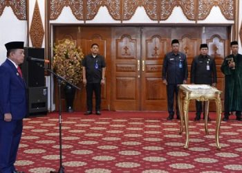 Dorong Pengembangan SDM, Gubernur Al Haris Lantik Kepala Sekolah dan Pejabat Fungsional