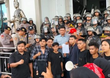 Ketua DPRD Jambi Terima Aspirasi Mahasiswa Terkait RUU Korupsi dan Jalan Khusus Batu Bara