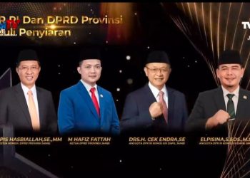 Hapiz Fattah dan Ketua Komisi I DPRD Jambi Dapat Penghargaan dari KPID Jambi