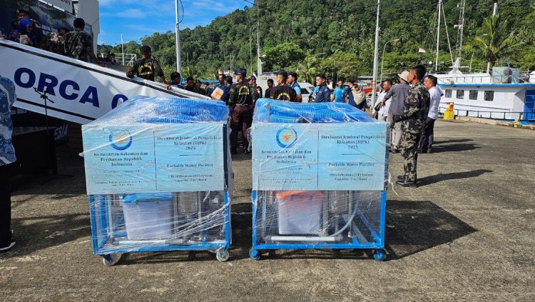 KKP Salurkan Alat Pemurnian Air untuk Korban Bencana di Tiga Provinsi Sumatra